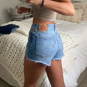 High waisted Levi shorts